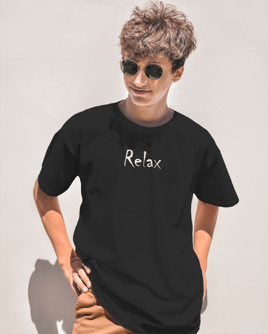 PRINTED GRAPHIC TEE IN BLACK // RELAX